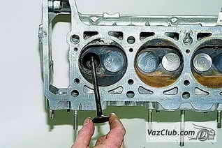 Снятие и разборка головки блока цилиндров впрыскового двигателя. ВАЗ 21213, 21214 (Нива)
